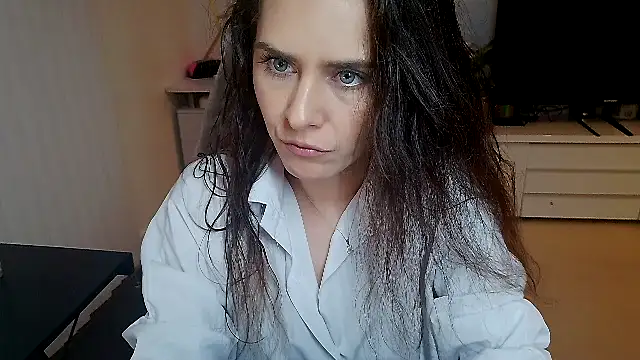 khalessi13 online show from May 4, 9:28 pm