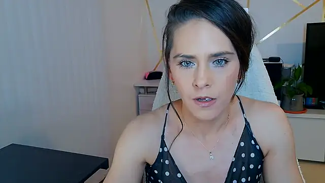 khalessi13 online show from June 8, 8:53 pm