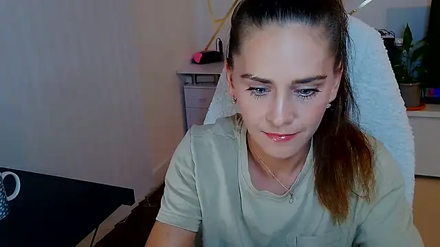 khalessi13 online show from June 27, 10:27 pm