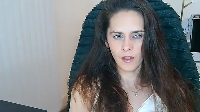 khalessi13 online show from June 5, 10:26 pm