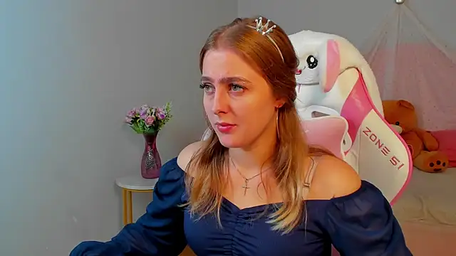 EllaBells online show from August 3, 5:04 am