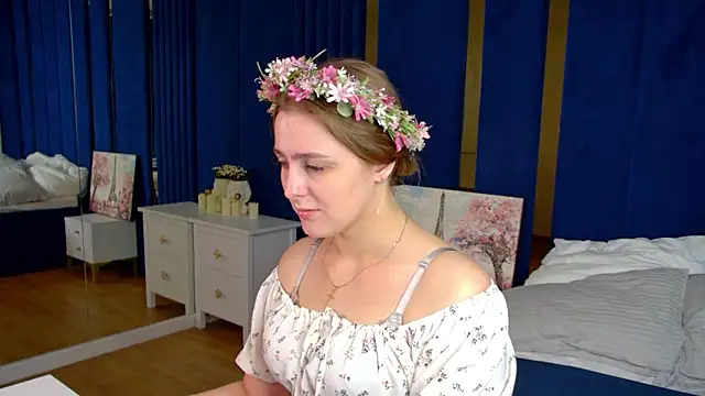 EllaBells online show from August 4, 5:01 am