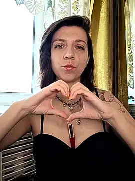 Snapshot of HeyyLuna chatting on May 5, 6:05 am HeyyLuna online show from May 5, 6:05 am