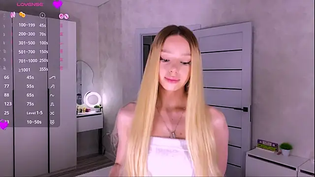 Mooniesiesita online show from July 11, 8:42 pm