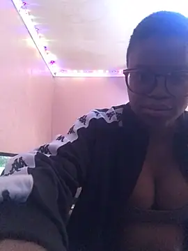 Snapshot of Hotboobs27 chatting on May 5, 8:50 am Hotboobs27 online show from May 5, 8:50 am