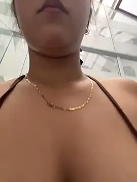 Chloe Thomsoon  online show from June 10, 7:37 pm