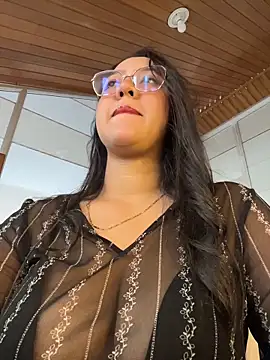 Chloe Thomsoon  online show from May 29, 8:04 pm