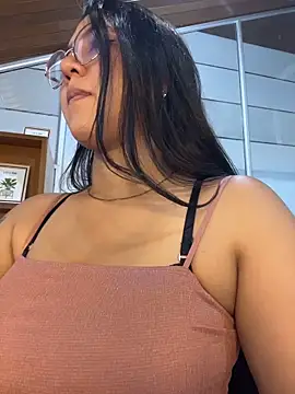Chloe Thomsoon  online show from May 28, 7:42 pm