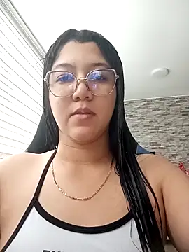 Chloe Thomsoon  online show from May 7, 3:26 pm