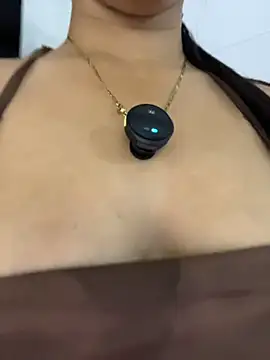 Chloe Thomsoon  online show from June 11, 12:32 am