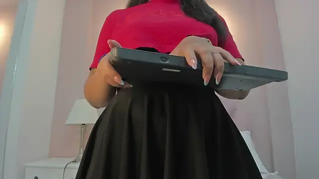 Chloe Thomsoon  online show from May 2, 7:08 pm