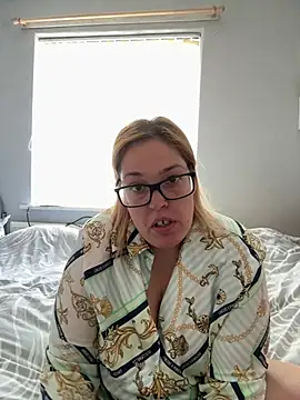 Snapshot of SecretRavenXO chatting on May 21, 11:40 am SecretRavenXO online show from May 21, 11:40 am