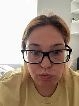 Snapshot of SecretRavenXO chatting on May 29, 12:11 pm SecretRavenXO online show from May 29, 12:11 pm
