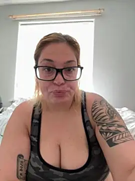 Snapshot of SecretRavenXO chatting on May 24, 1:00 pm SecretRavenXO online show from May 24, 1:00 pm
