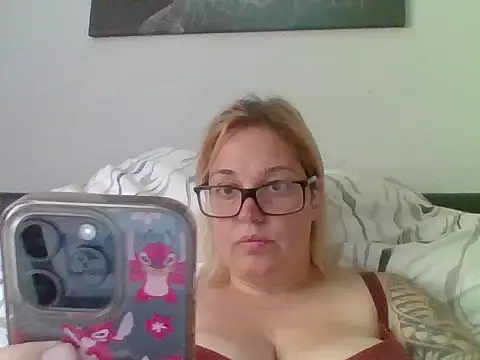 Snapshot of SecretRavenXO chatting on June 3, 2:18 pm SecretRavenXO online show from June 3, 2:18 pm