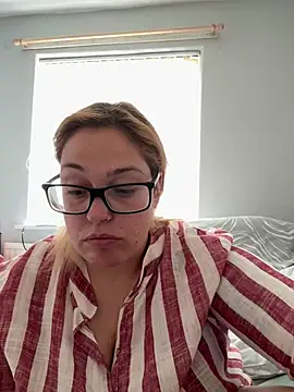 Snapshot of SecretRavenXO chatting on May 20, 2:25 pm SecretRavenXO online show from May 20, 2:25 pm