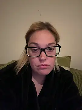 Snapshot of SecretRavenXO chatting on May 15, 10:41 pm SecretRavenXO online show from May 15, 10:41 pm