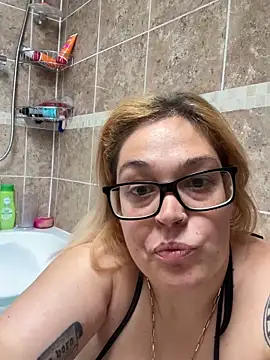 Snapshot of SecretRavenXO chatting on May 16, 12:26 pm SecretRavenXO online show from May 16, 12:26 pm