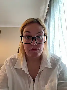 SecretRavenXO online show from May 13, 2:24 pm