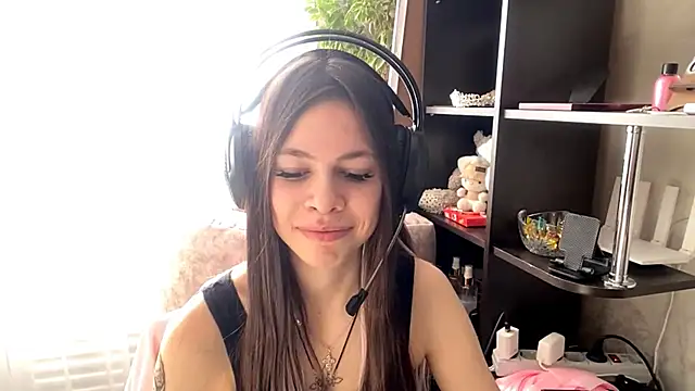 Snapshot of TuZezima chatting on May 2, 3:28 pm TuZezima online show from May 2, 3:28 pm
