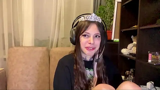 Snapshot of TuZezima chatting on May 11, 7:33 pm TuZezima online show from May 11, 7:33 pm