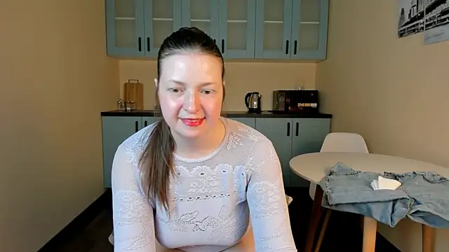 NellieBev online show from May 8, 2:32 pm