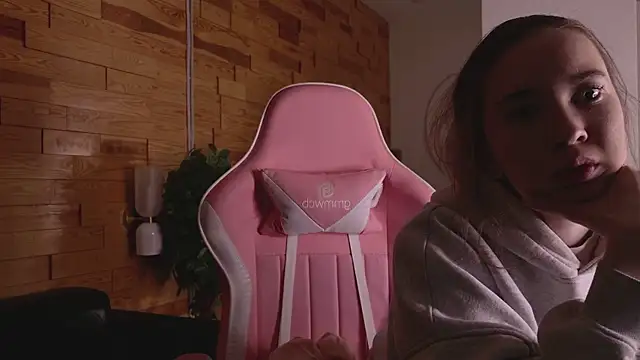 LilaMccoy online show from June 26, 3:56 am