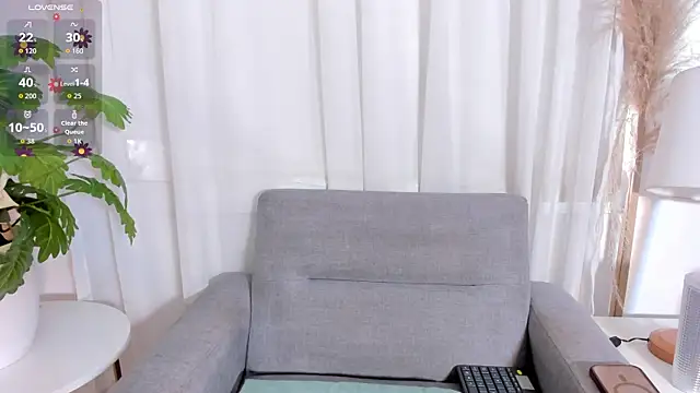 RachelArias online show from May 24, 12:27 pm