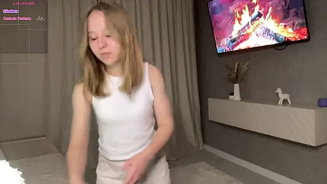 cindy softluv  online show from April 26, 7:33 pm