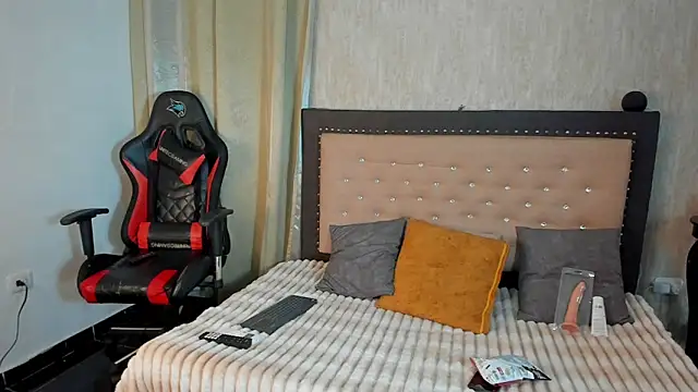Zoedeleon online show from May 16, 7:46 pm
