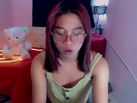 Snapshot of URsexyLylia chatting on May 26, 4:49 pm URsexyLylia online show from May 26, 4:49 pm