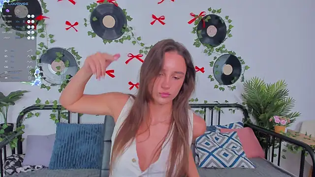 NicoleWells22 online show from June 7, 4:28 am