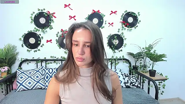 NicoleWells22 online show from June 18, 6:23 am