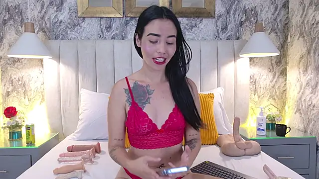 Sophie Vega online show from June 10, 3:30 am