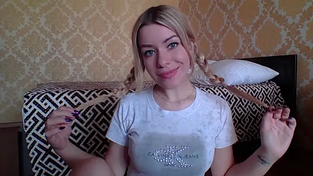 Softy Aura  online show from May 28, 1:28 pm
