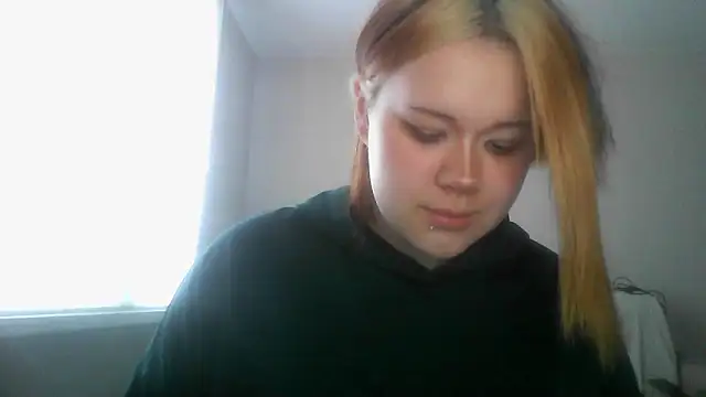 Snapshot of Amanda_Mia_ chatting on June 5, 5:23 am Amanda Mia online show from June 5, 5:23 am