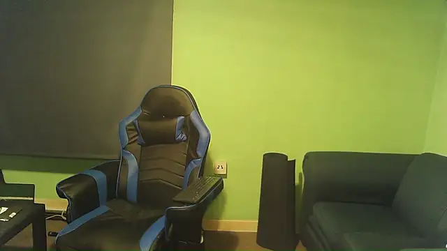 Snapshot of sexyass72 chatting on February 3, 6:40 am sexyass72 online show from February 3, 6:40 am