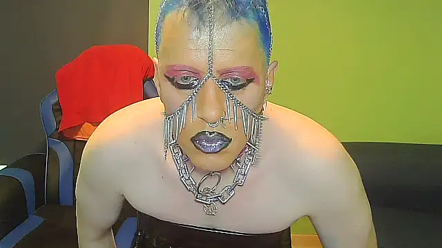 Snapshot of sexyass72 chatting on June 6, 10:31 am sexyass72 online show from June 6, 10:31 am