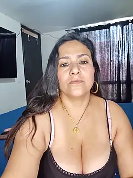 Snapshot of roxana_sexy_2026 chatting on May 13, 5:20 pm roxana sexy 2026 online show from May 13, 5:20 pm