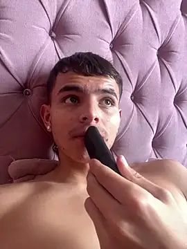 fresdyhot online show from June 30, 2:06 pm