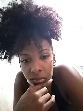 Luara Greluda online show from April 24, 6:10 pm