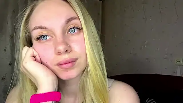 MaEmma online show from April 23, 8:21 pm