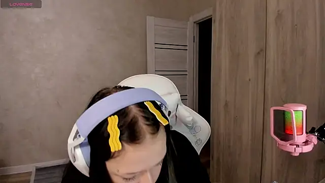 Snapshot of urmelodyy chatting on August 5, 6:02 pm urmelodyy online show from August 5, 6:02 pm
