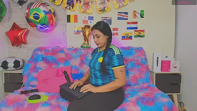 Nyra Queen online show from July 4, 3:13 am