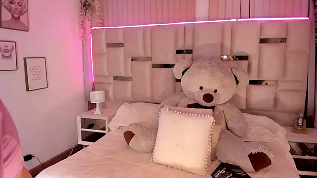 mariana  thompson online show from May 14, 3:36 am
