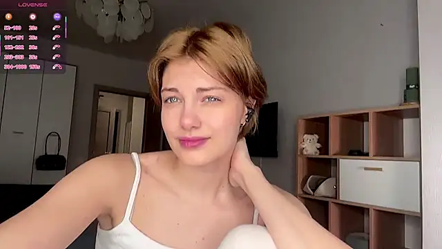 LinaFlamie online show from July 11, 10:15 am