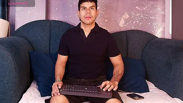 Derek Voss online show from June 26, 12:44 pm