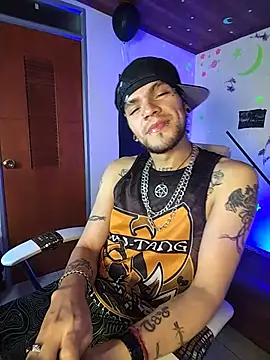 Snapshot of FonixXBelialX chatting on June 2, 12:10 am FonixXBelialX online show from June 2, 12:10 am