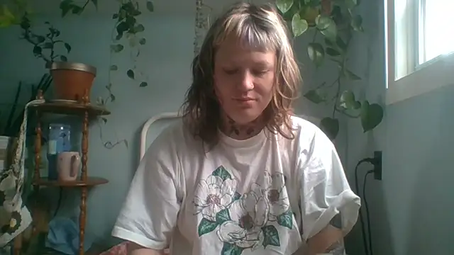 Snapshot of RosieSwitchBitch chatting on May 19, 11:06 am RosieSwitchBitch online show from May 19, 11:06 am