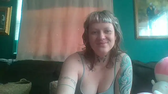 Snapshot of RosieSwitchBitch chatting on May 11, 1:23 pm RosieSwitchBitch online show from May 11, 1:23 pm